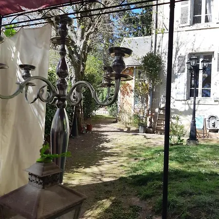 לינה וארוחת בוקר Le Clos Sainte Anne Saint-Prix (Allier)