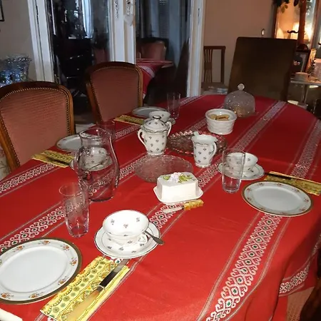 לינה וארוחת בוקר Le Clos Sainte Anne Saint-Prix (Allier)